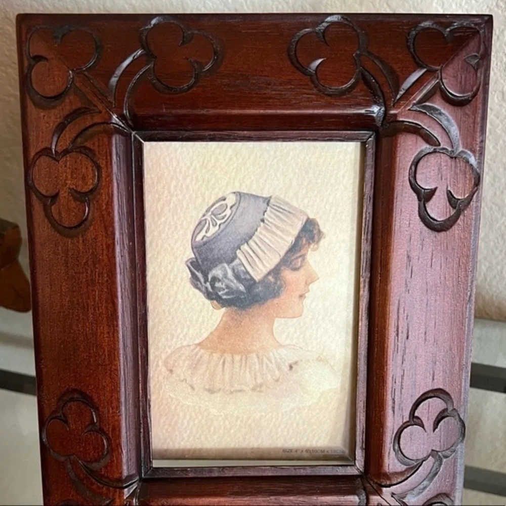 Wood Frame Etched Flowers Cherry Finish Holds 4 x 6 Photos Picture Frame New